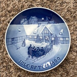 1969 Bing and Grondahl Plate - Arrival Christmas